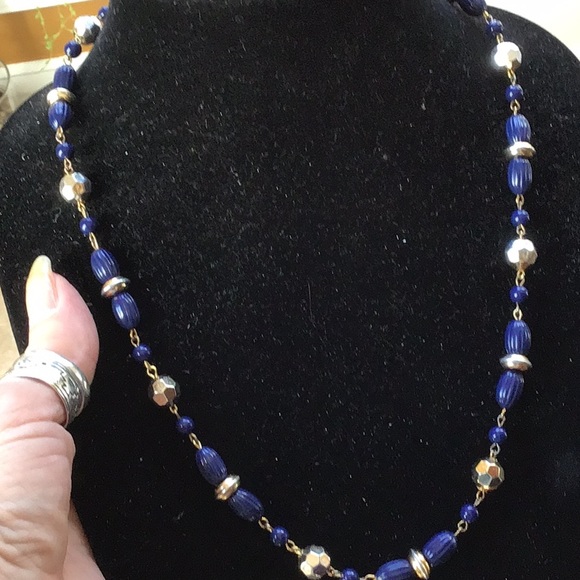 Lot of 4 necklaces, 2 gold, 2 silver sizes vary - Picture 7 of 8